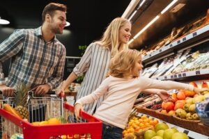 como economizar no mercado com crianças